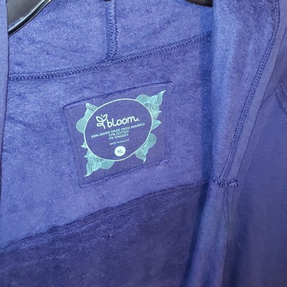 New In Bloom Navy Blue Cascading Sweater Sz XL - Picture 2 of 6